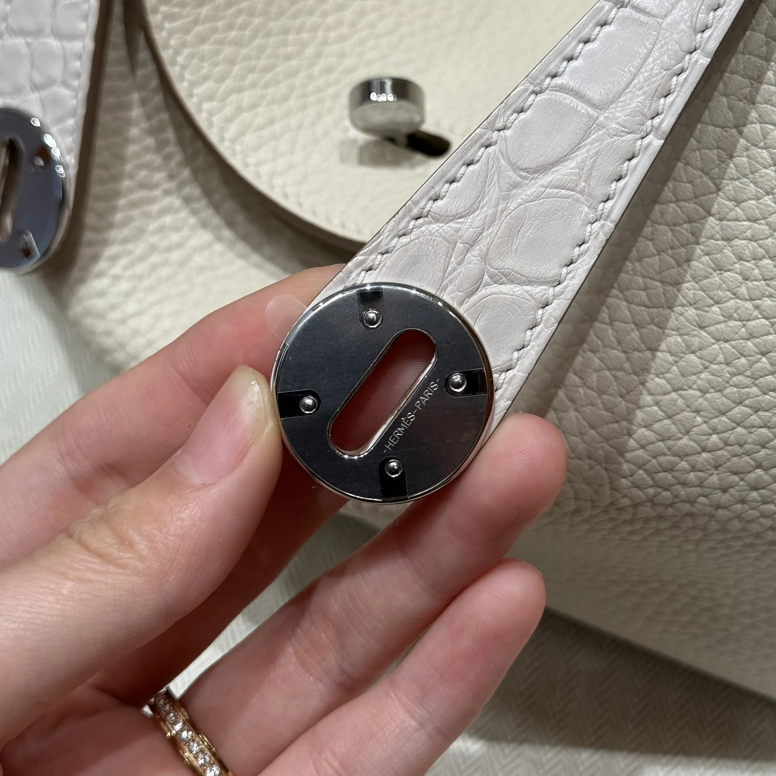HERMES Женская сумка Lindy 26 см 8L Clemence