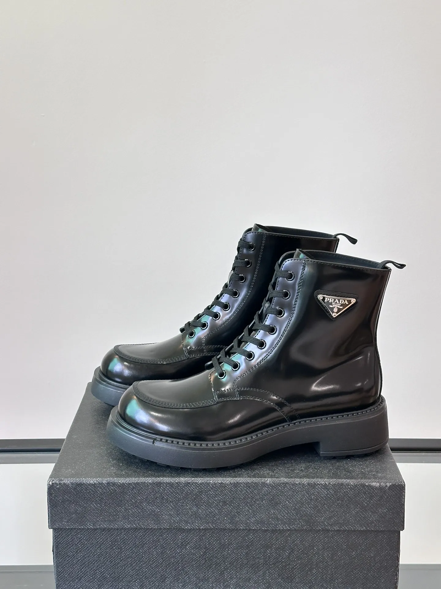 PRADA Мужские ботинки из воловьей кожи